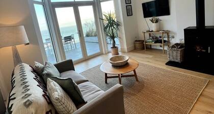 Harbour Reach - 2-Bed Seaview Apartment at Tors Park