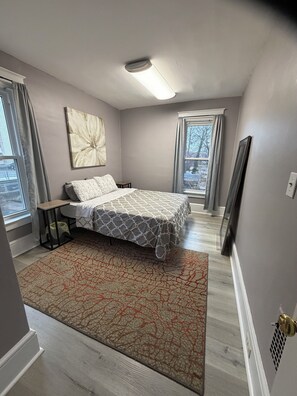 3 soverom, strykejern/-brett, wi-fi og sengetøy