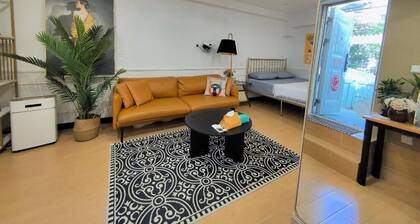 Shanghai Hills&Zinn Changle road Homestay