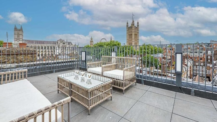Westminster Apartments by DMONTRIO