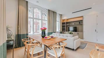 Apartment, Ensuite | Lounge