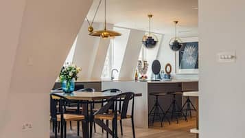 Panoramic Apartment, Ensuite | Dining