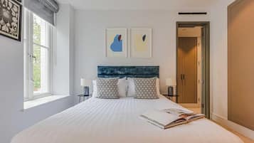 Luxury Apartment, Ensuite | Desk, laptop workspace, soundproofing, iron/ironing board