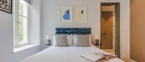 Luxury-Apartment, mit Bad | Schreibtisch, laptopgeeigneter Arbeitsplatz, schallisolierte Zimmer