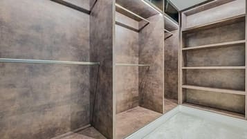 Luxury Apartment, Ensuite | Desk, laptop workspace, soundproofing, iron/ironing board