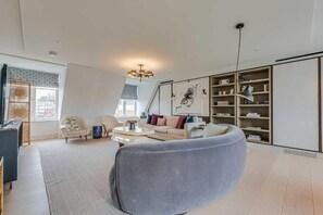 Căn hộ có tầm nhìn toàn cảnh, có phòng tắm riêng | Lounge