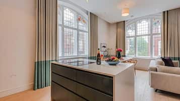 Apartment, Ensuite | Lounge