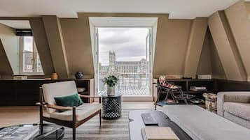 Family Apartment, Ensuite, City View | Lounge