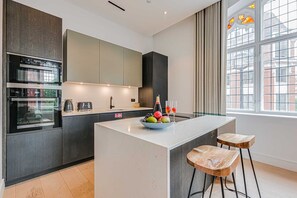 1 Bedroom Luxury | Private kitchen - Westminster Apartments by D'montrio (London)