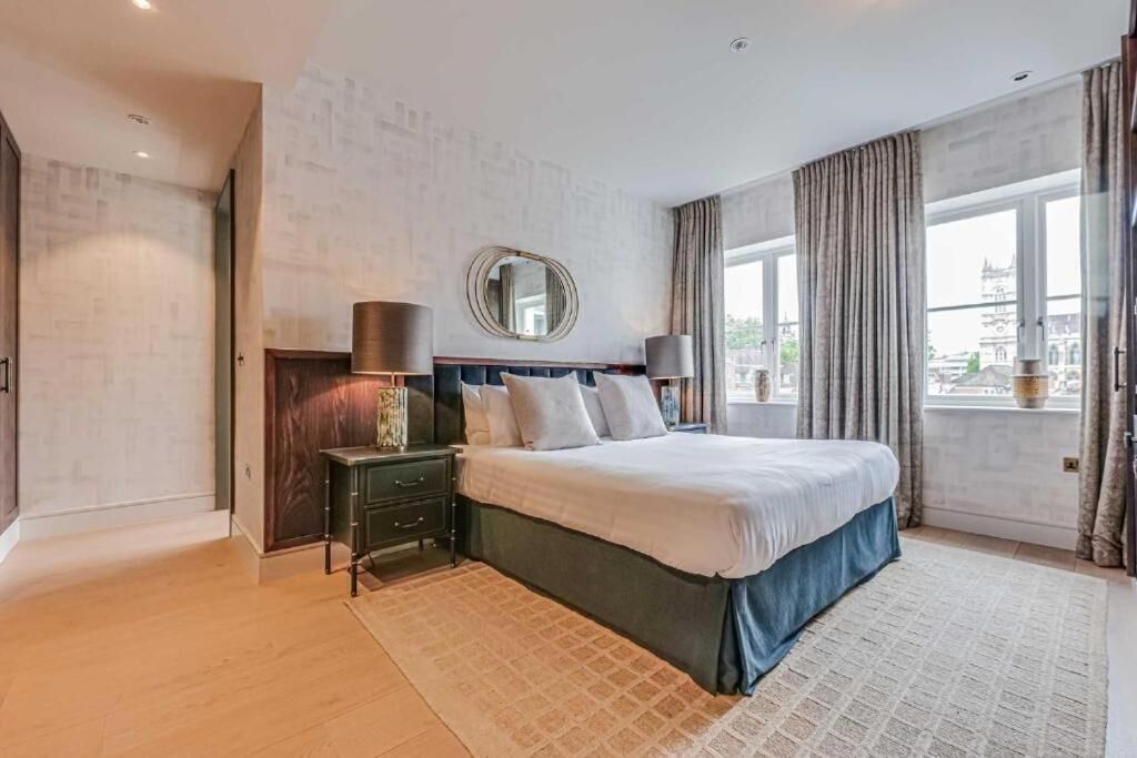 Family Apartment, Ensuite, City View | Desk, laptop workspace, soundproofing, iron/ironing board