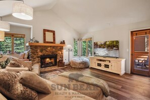 Smart TV, fireplace