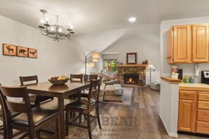 Dining - Cozy Mountain Retreat in Incline Village (MC249) (Incline Village)