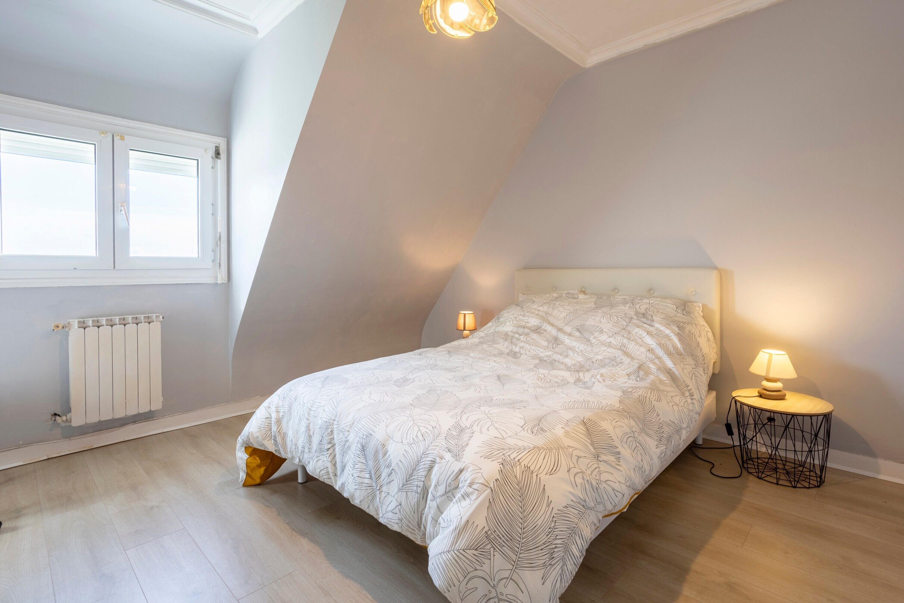 2 chambres, fer et planche à repasser, Wi-Fi, draps fournis