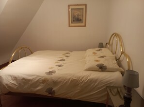 2 chambres, fer et planche à repasser, Wi-Fi, draps fournis