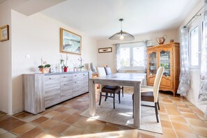 Dining - Les hortensias between land and sea - room (Plogoff)