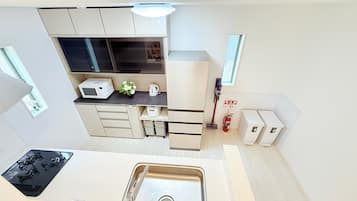 Fridge, microwave, stovetop, cookware/dishes/utensils