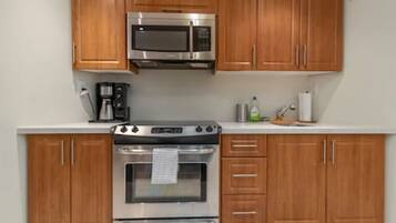 Micro-ondes, four, plaque de cuisson