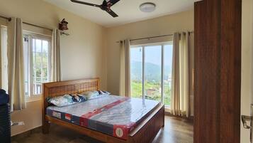 3 bedrooms, iron/ironing board, WiFi