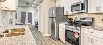 Sip, Dine & Explore Fountain Square: Indy Retreat!