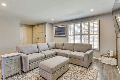 2 Mi to Old Town & Mall: Townhome w/ Pool Access!