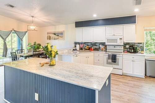 Swim, Golf & Hike: Family Home in Rotonda West!