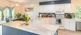 Swim, Golf & Hike: Family Home in Rotonda West!