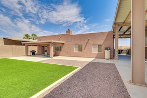 Interior - 1 Mi to Golf Course: Yuma Oasis w/ Furnished Patio (Yuma)