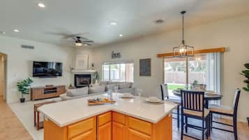 House (3 Bedrooms) | Interior
