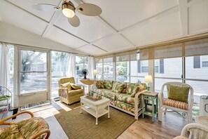 House (2 Bedrooms) | Interior - Resort Pool & Hot Tub: Home 8 Mi to Dtwn Sarasota (Sarasota)