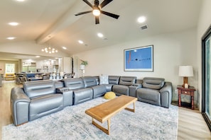 Interior - Getaway Near Dallas w/ Retro-style Game Room! (Farmers Branch)
