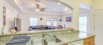 1 ไมล์ ทู ยูเอฟ: โมเดิร์น ทาวน์โฮม พร้อม ระเบียง