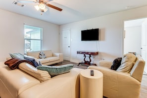 House (3 Bedrooms) | Interior - Lake Conroe Home w/ Yard: Half-mi to Boating! (Willis)