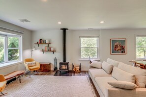 House (3 Bedrooms) | Interior - Family Home w/ Outdoor Oasis in Hudson Valley (High Falls)