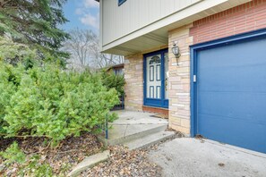 House (5 Bedrooms) | Interior