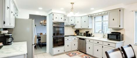 House (5 Bedrooms) | Interior