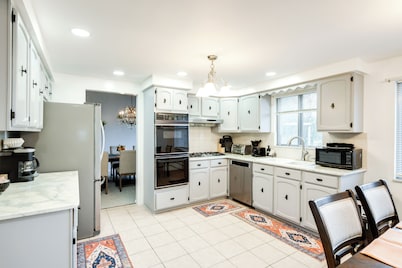 Deck & Seasonal Pool: Spacious Home Near Buffalo!