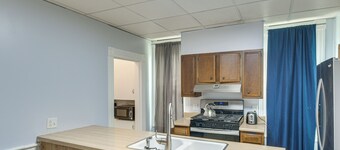 < 1 Mi to Main St: Quiet Apartment in Galesburg!