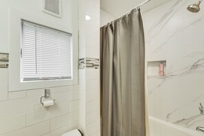 Apartment (1 Bedroom) | Interior - < 1 Mi to Main St: Quiet Apartment in Galesburg! (Galesburg)