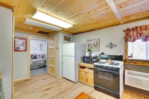 House (2 Bedrooms) | Interior