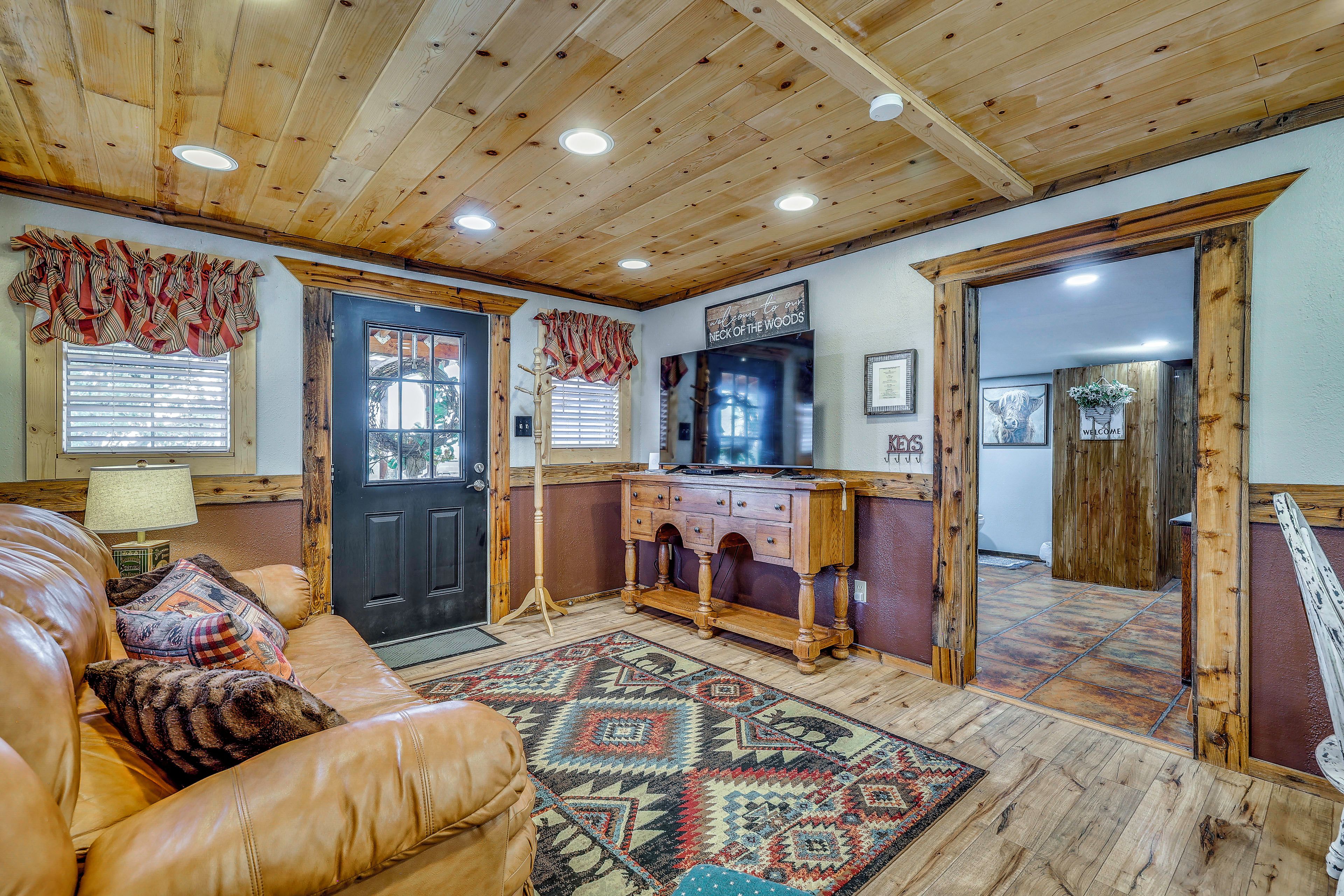 House (2 Bedrooms) | Interior