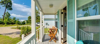 2 Mi to Carrabelle Beach: Home w/ Yard & Porch