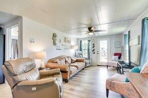 House (2 Bedrooms) | Interior - 2 Mi to Public Beach: Pet-friendly Freeport Home! (Freeport)