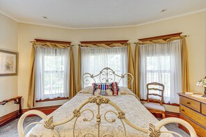 House (5 Bedrooms) | Interior