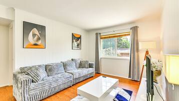 Apartment (2 Bedrooms) | Front of property