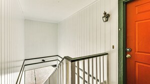 A staircase with white walls and a green door. - 2 Mi to Historic Dtwn Nacogdoches: Cozy Apartment! (Nacogdoches)