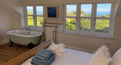 Delightful 3 bed cottage with hot tub, wood burning stove and sea views