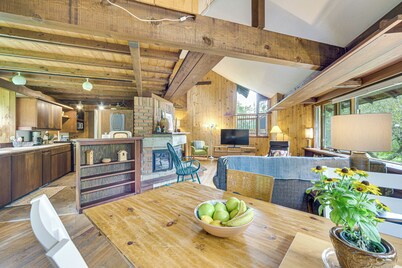 Sauna & Screened Porch: Otter Creek Getaway!