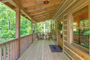 House (1 Bedroom) | Interior - 4 Mi to Fall Branch Falls: Peaceful Cabin w/ Deck (Cherry Log)