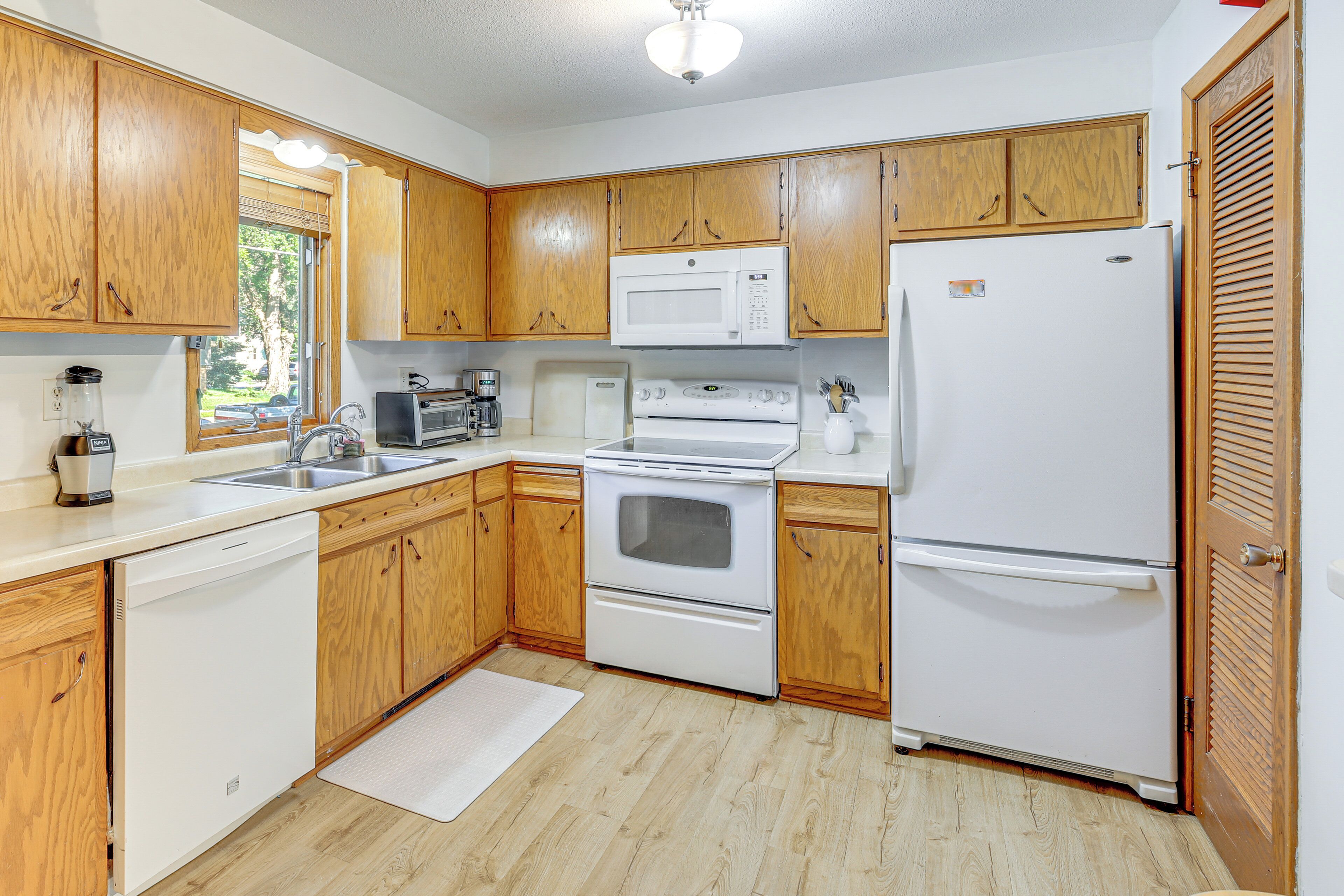 House (5 Bedrooms) | Interior