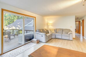 House (5 Bedrooms) | Interior
